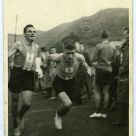 "Bob Read taking over from Hugh Walls at Petone," Wellington Masterton Relay, Presbyterian Harrier Club - Wellington, 1946.