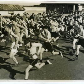 "Start of Vosseler, 1948" Presbyterian Harrier Club, Wellington