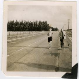 "Paul Bay offering Graham Miller some advice," Masterton Relay, 1952 - Presbyterian Harrier Club - Wellington