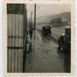"Don Vautier arrives at Petone in pouring rain," Masterton Relay, 1955, Presbyterian Harrier Club - Wellington