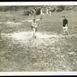 "The Flying Grocer - Graeme Kaywood," Shaw Baton Relay Race, Johnsonville, 1960, Presbyterian Harrier Club - Wellington