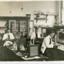 Knox College Medical Students In Lab