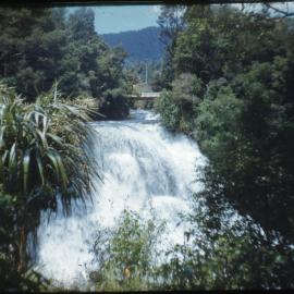 Roaring Aniwaniwa Falls