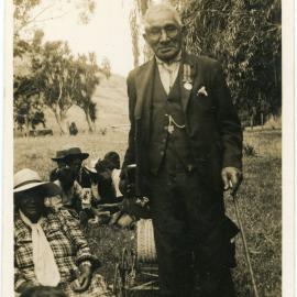 Unknown Māori Kaumātua And His Whānau