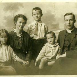 Rev. William Mawson And Family, 1916