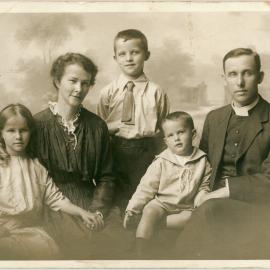 Rev. William Mawson And Family, 1916