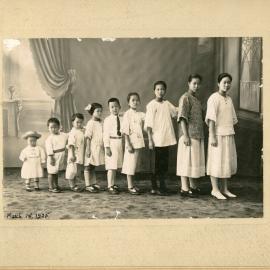 Chinese Family Of Nine Children
