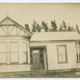 First Isla Bank manse