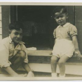 Two unknown Maori boys