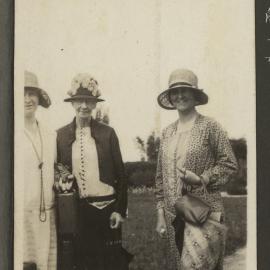 Mrs Yansen And Daughters