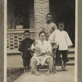 'The Dwarf Lady And Her Family