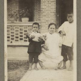 The Dwarf Lady and Her Children