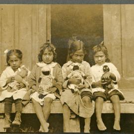 Four Little Maori Girls 