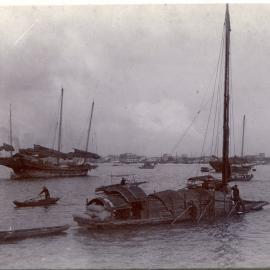 A travelling sampan