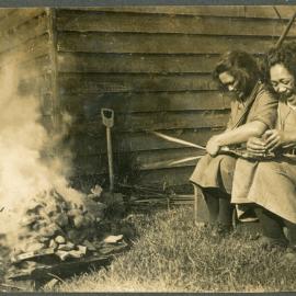Weaving Flax To Carry (?) Hot Stones