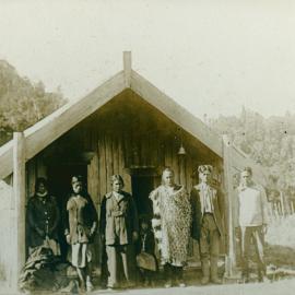 Māori Wharenui  At Tawhana