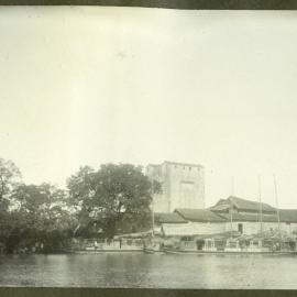 "Ko Tong, pawn shop," Ko Tong from the river