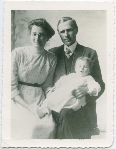 Alexander M. Allan, Mrs Margaret (Pearl) G. Allan, and baby, 1920-1925
P-A18.18-46