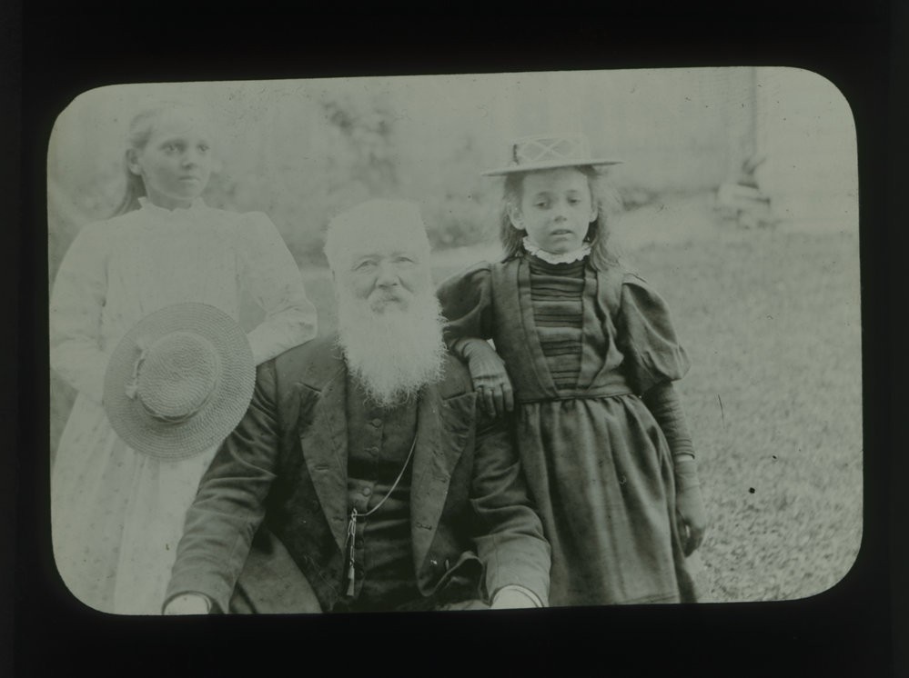 Rev. W. Bannerman with Lily and Ingeborg Michelsen, New Hebrides Mission.
MLS-1-NH-070