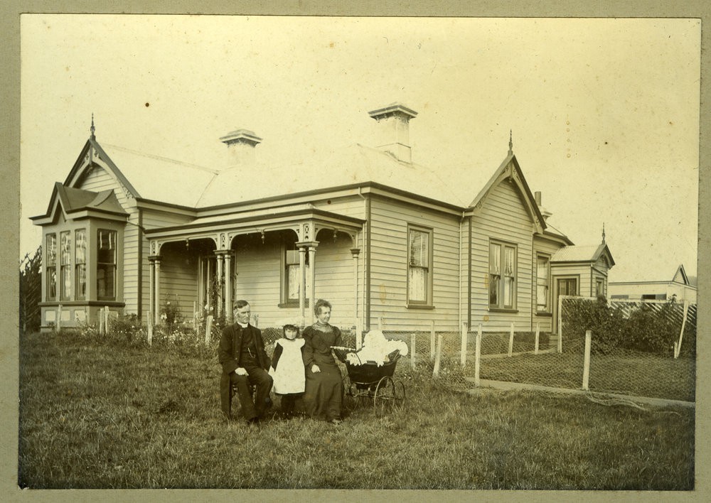 Rev. A. MacDonald and family outside the Otautau Manse, circa 1906.
P-S10-38