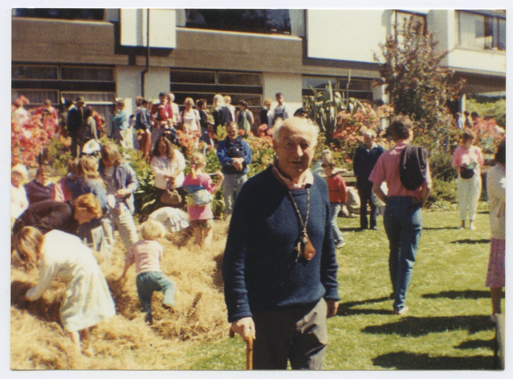 Dr Jack Somerville at Knox Church Fair Dunedin, 1990.
P-A453.40-99