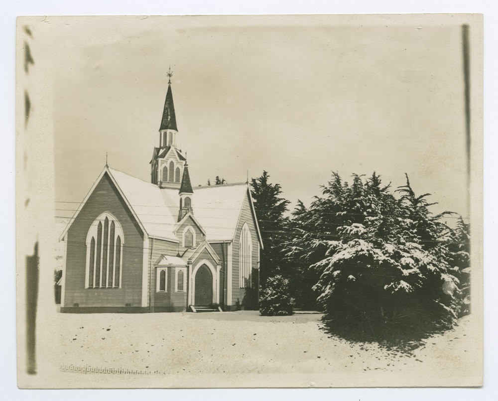 The old Kaitangata Church in the snow, circa 1920.
P-A50.6-21