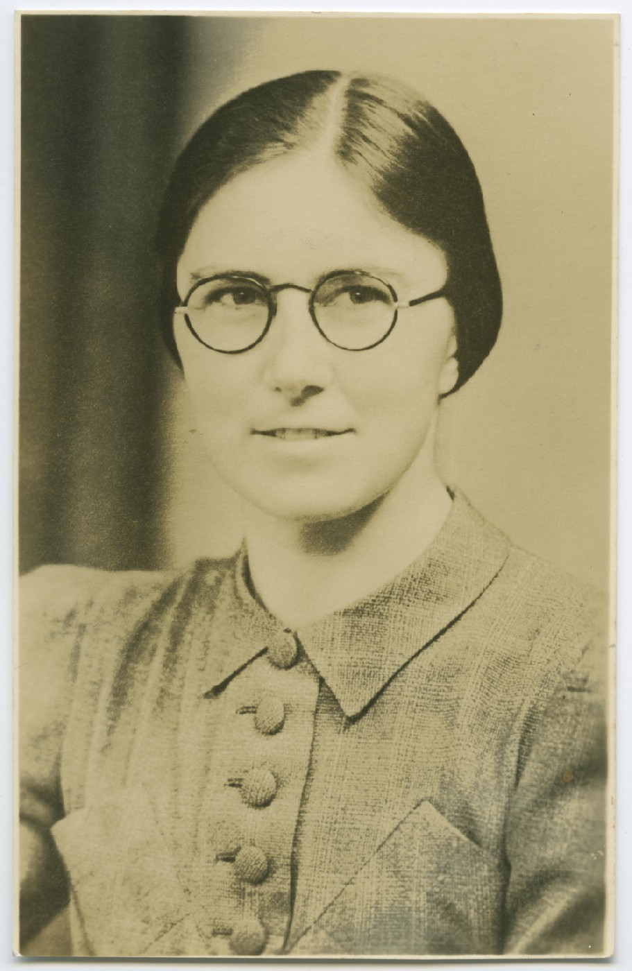 Miss Lorraine Saunders, missionary to India, 1935-1971, published in the Break of Day 1 June 1945, page 3, circa 1935.
P-A12.12-36(B)