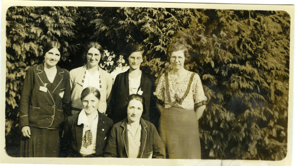 Six Deaconess College students recently appointed to the Maori field.