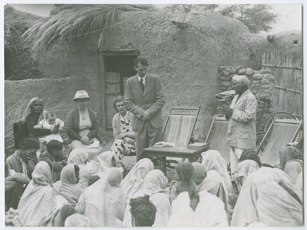 A village service at Mienpur.
(Left to right from back); Sister Violet Sutherland (wearing solar topie), Marion Riddle, Reverend Douglas (Doug) Riddle.